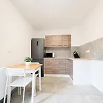 Tolstov - Monteurwohnungen Mit 3 Zimmern , Balkon Und Parkplatz 아파트 *