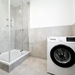 Tolstov - Monteurwohnungen Mit 3 Zimmern , Balkon Und Parkplatz 아파트 뒤스부르크