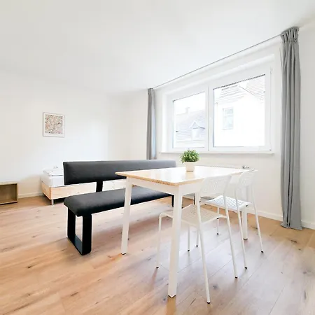 Tolstov - Monteurwohnungen Mit 3 Zimmern , Balkon Und Parkplatz 아파트 *