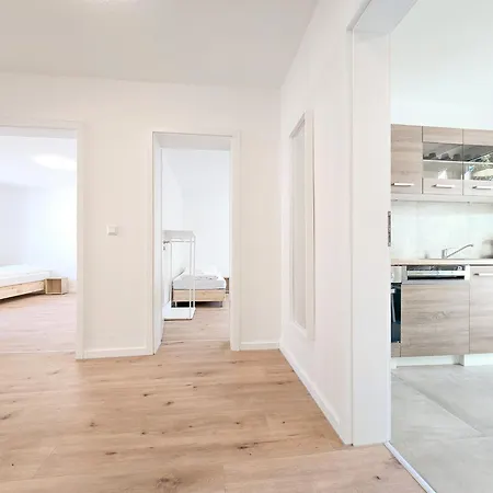 Tolstov - Monteurwohnungen Mit 3 Zimmern , Balkon Und Parkplatz 公寓 杜伊斯堡