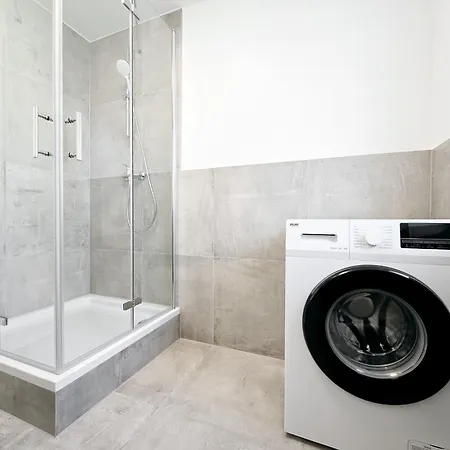 Tolstov - Monteurwohnungen Mit 3 Zimmern , Balkon Und Parkplatz 아파트 뒤스부르크