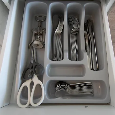 Tolstov - Monteurwohnungen Mit 3 Zimmern , Balkon Und Parkplatz *