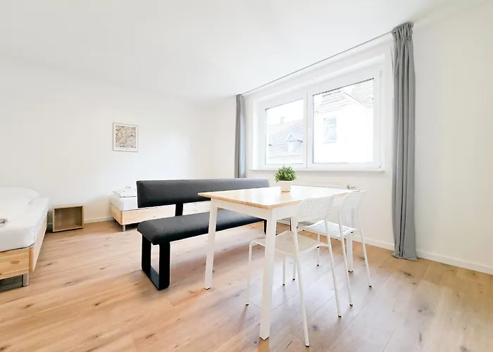 Tolstov - Monteurwohnungen Mit 3 Zimmern , Balkon Und Parkplatz Apartment *