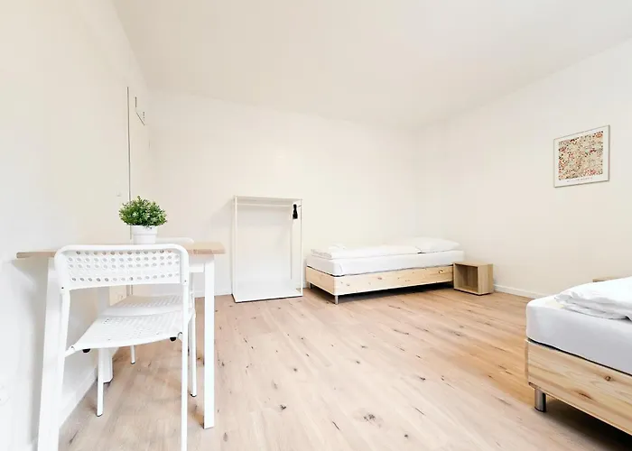 Tolstov - Monteurwohnungen Mit 3 Zimmern , Balkon Und Parkplatz Apartment