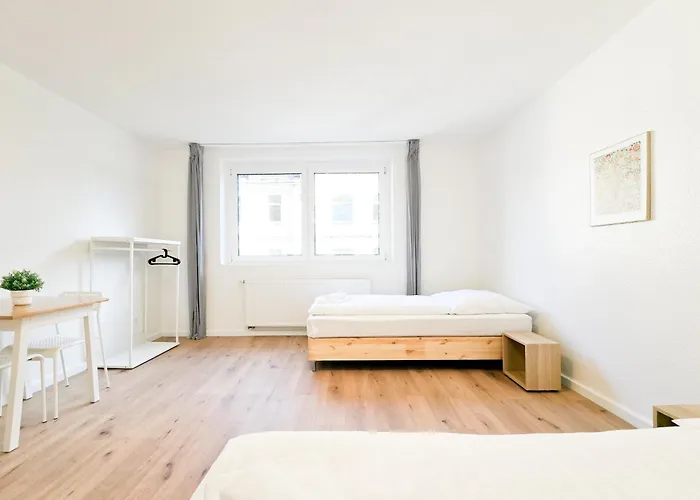 Tolstov - Monteurwohnungen Mit 3 Zimmern , Balkon Und Parkplatz Apartment Duisburg