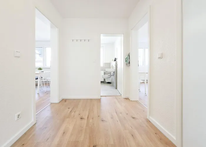 Apartment Tolstov - Monteurwohnungen Mit 3 Zimmern , Balkon Und Parkplatz *