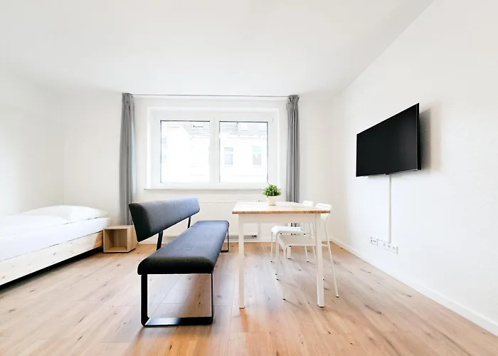 Tolstov - Monteurwohnungen Mit 3 Zimmern , Balkon Und Parkplatz Duisburg