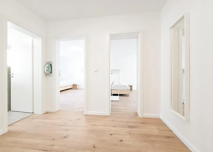 Tolstov - Monteurwohnungen Mit 3 Zimmern , Balkon Und Parkplatz Apartment *