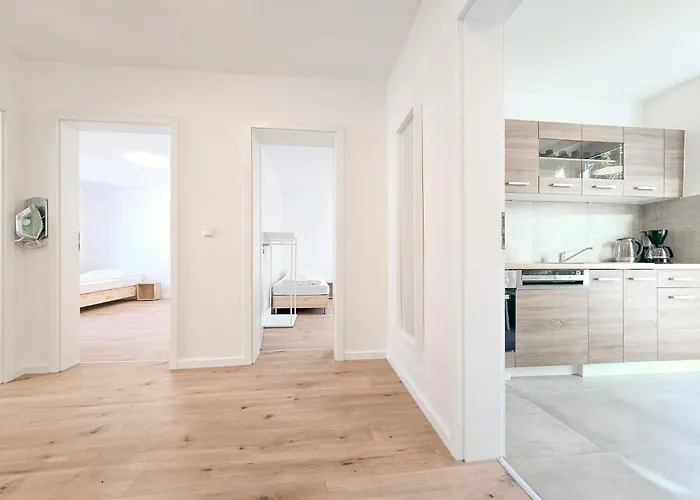 Tolstov - Monteurwohnungen Mit 3 Zimmern , Balkon Und Parkplatz Apartment Duisburg