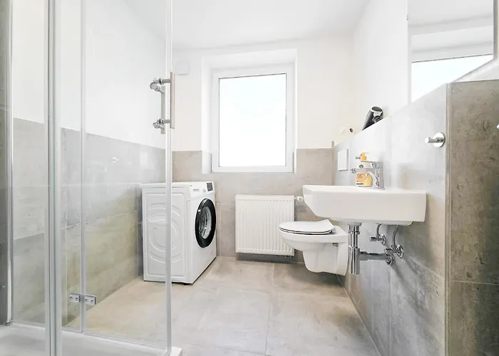 Tolstov - Monteurwohnungen Mit 3 Zimmern , Balkon Und Parkplatz Apartment Duisburg