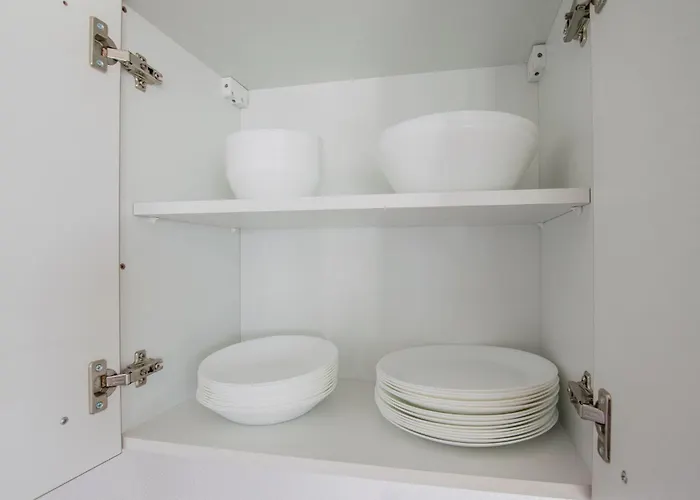 Apartment Tolstov - Monteurwohnungen Mit 3 Zimmern , Balkon Und Parkplatz