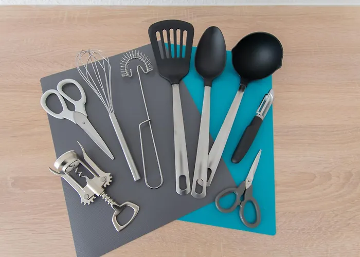 Tolstov - Monteurwohnungen Mit 3 Zimmern , Balkon Und Parkplatz Apartment